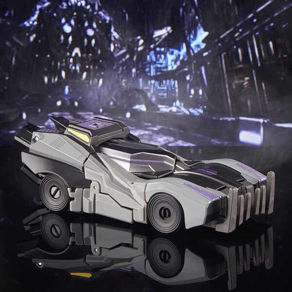 Image Of Studio Series WFC Gamer Edition Barricade  (7 of 38)